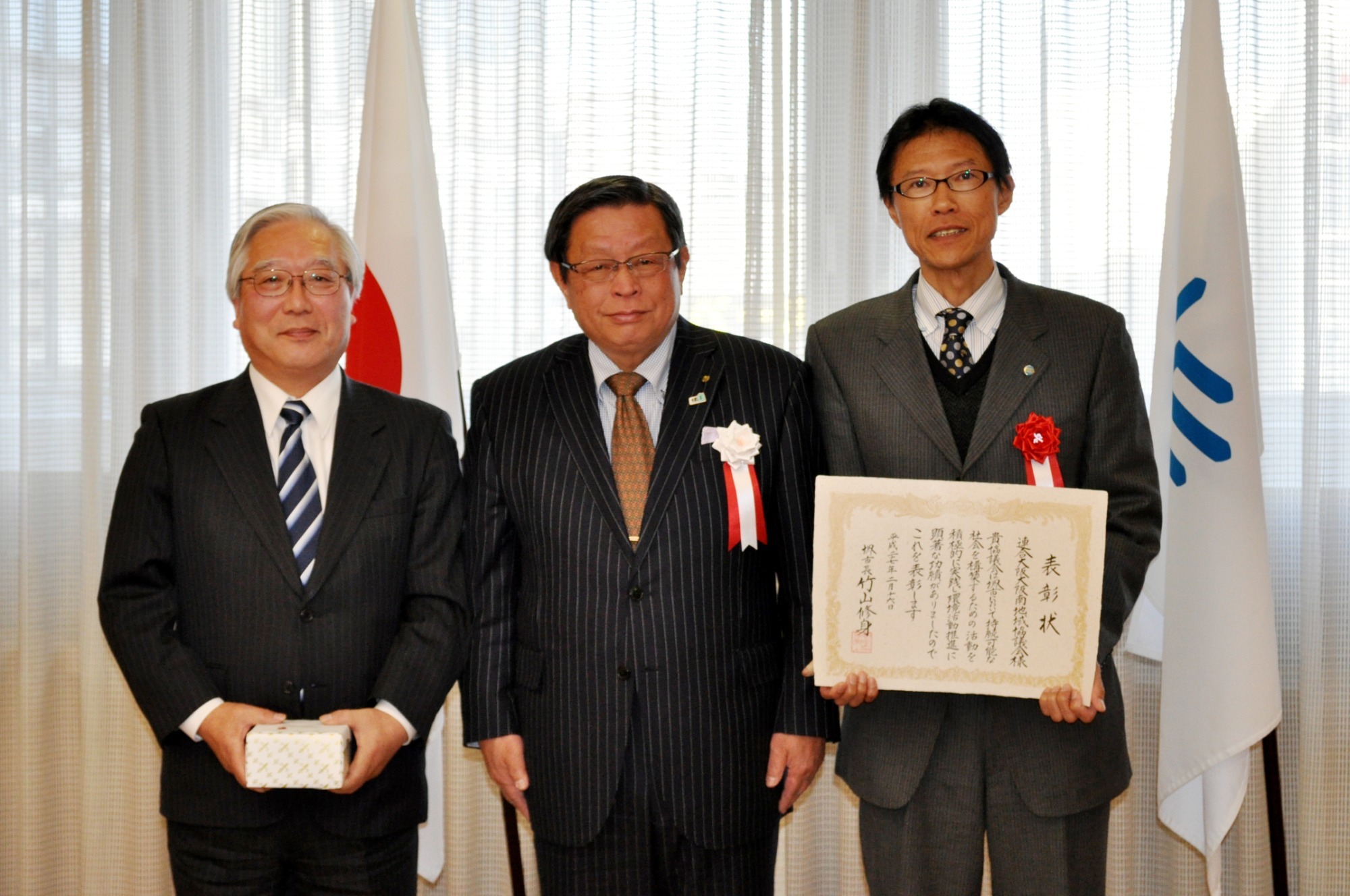 左から、堺経営者協会植松専務理事・竹山堺市長・連合南宮田事務局長